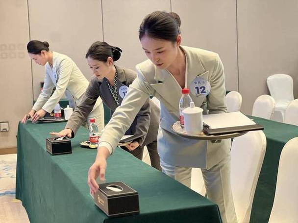 技艺争锋 能创未来 技能大赛以比促学，全面提升物业服务与会务服务技能